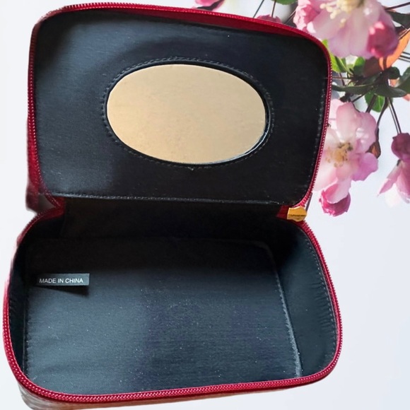 Ellen Tracy Red Croc Embossed Zippered Cosmetic Case  NWOT - Picture 3 of 7